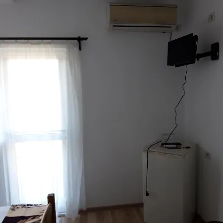 Δωμάτια σε οικογενειακή κατοικία Casa Ani *